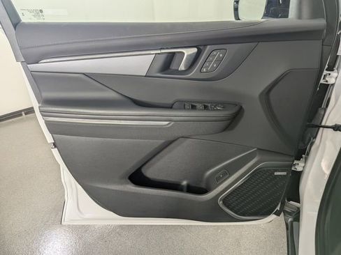 Used 2025 Buick Enclave Sport Touring w/ Power Package image 9