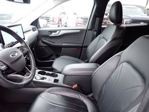 Certified 2025 Ford Escape Platinum w/ Premium Technology Package image 15