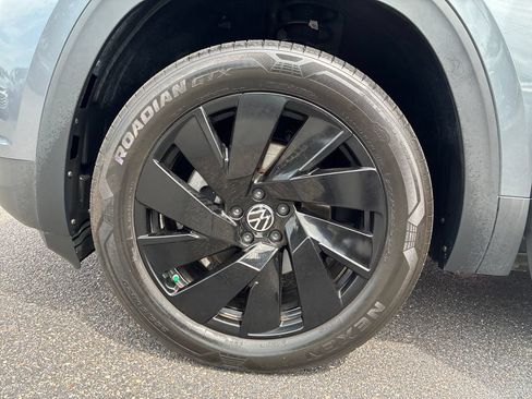 Used 2024 Volkswagen Atlas Cross Sport SE AWD/4WD image 16