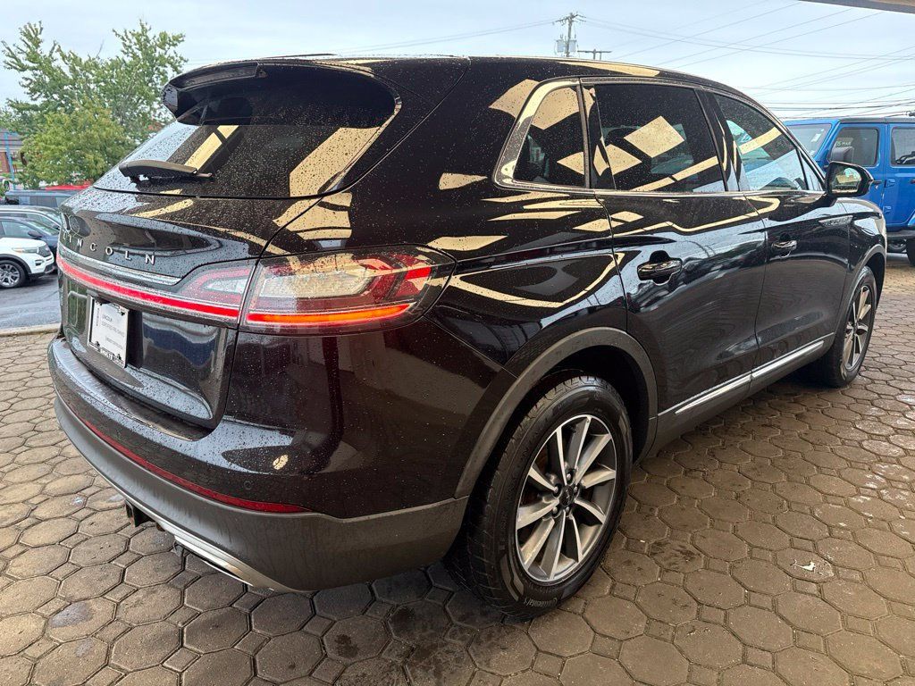 Used 2022 Lincoln Nautilus AWD image 5
