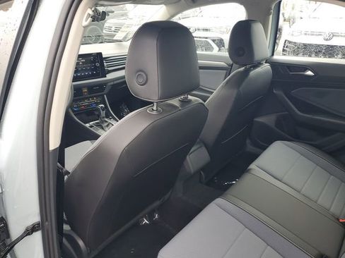 New 2026 Volkswagen Jetta SE FWD image 9