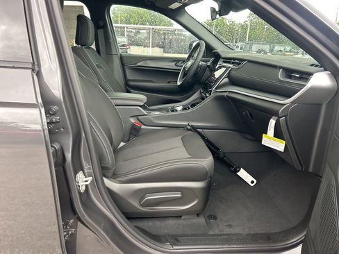 New 2025 Jeep Grand Cherokee Laredo w/ Luxury Tech Group I image 22