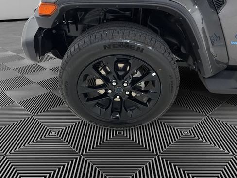 Used 2025 Jeep Wrangler Unlimited Sahara AWD/4WD image 9