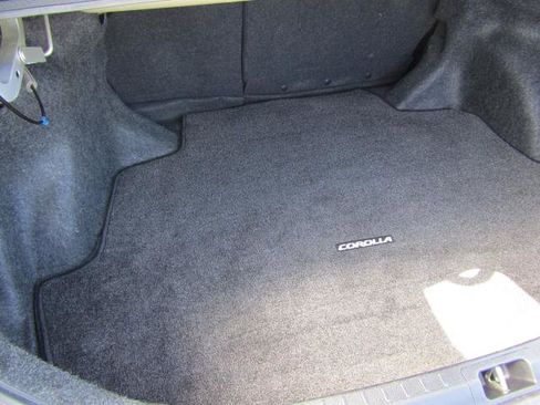 Used 2017 Toyota Corolla LE FWD image 12