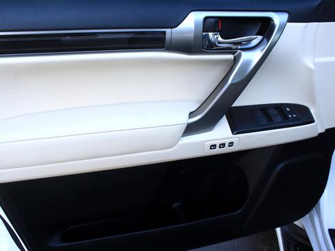 Used 2023 Lexus GX 460 Luxury w/ Sport Design Package image 15