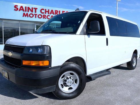 Used 2023 Chevrolet Express 3500 LS RWD image 2