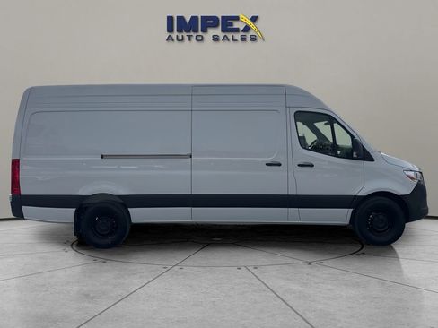 Used 2025 Mercedes-Benz Sprinter 2500 image 6