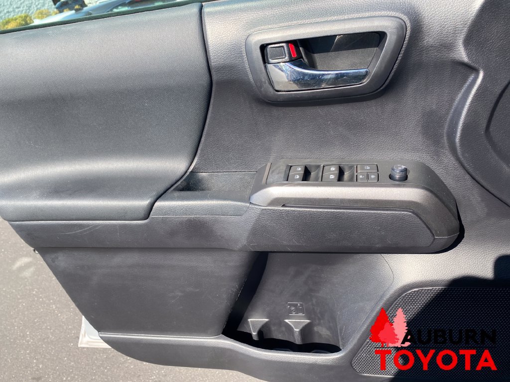 Used 2020 Toyota Tacoma TRD Sport w/ TRD Premium Sport Package AWD/4WD image 9