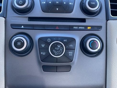 Used 2014 Ford Taurus SE image 13