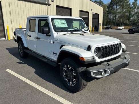 New 2026 Jeep Gladiator Sport AWD/4WD image 4