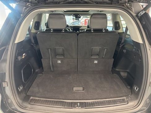 Used 2023 Jeep Grand Cherokee L Limited w/ Luxury Tech Group II image 9