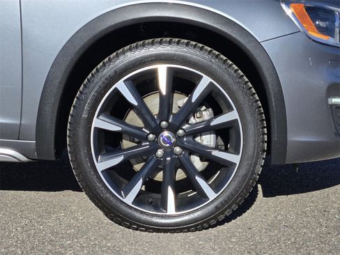 Used 2017 Volvo V60 T5 Cross Country Platinum image 11