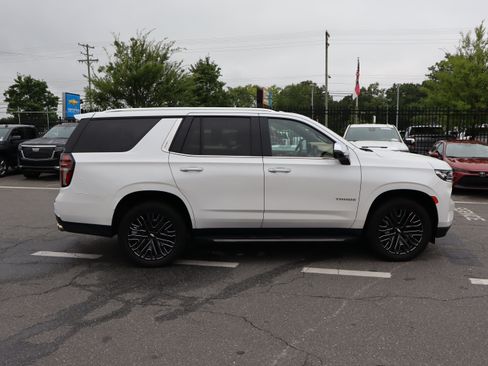 Used 2021 Chevrolet Tahoe Premier w/ Premium Package RWD image 11
