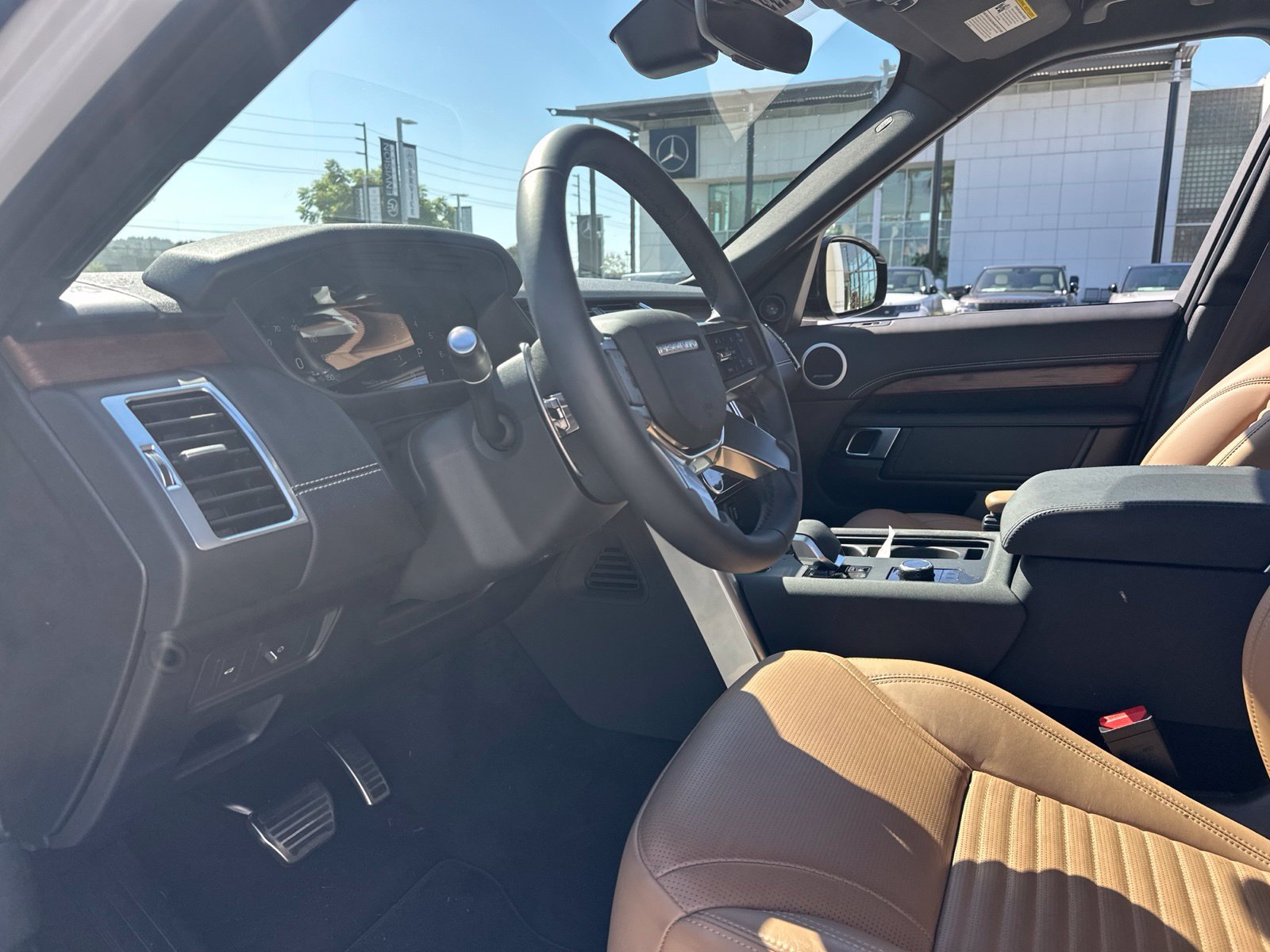 Used 2026 Land Rover Discovery Dynamic SE AWD/4WD image 8