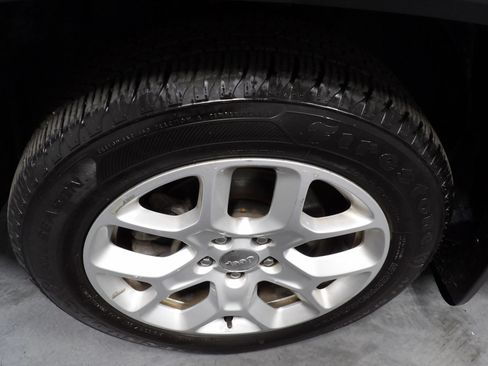 Used 2018 Jeep Renegade Latitude FWD image 21