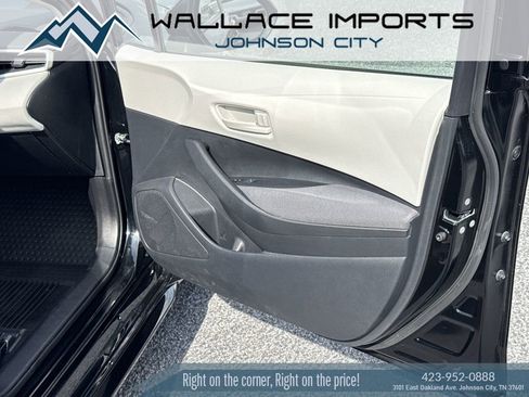 Used 2025 Toyota Corolla LE FWD image 33