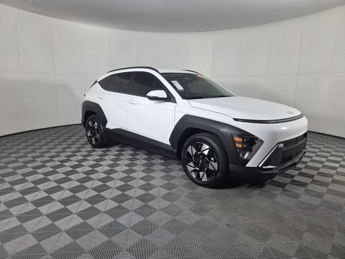 Used 2024 Hyundai Kona SEL FWD image 2