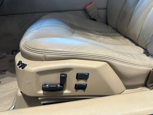 Used 2007 Cadillac XLR V RWD image 12