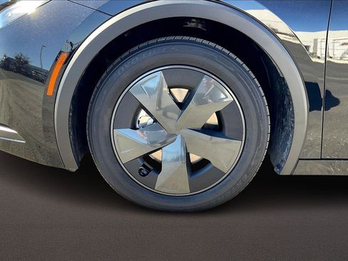 Certified 2025 Toyota Prius SE image 9