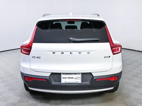 Certified 2025 Volvo XC40 B5 Plus AWD/4WD image 29