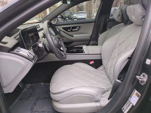 Used 2025 Mercedes-Benz Maybach S 580 4MATIC image 15