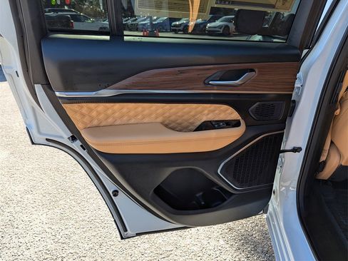 Used 2025 Jeep Grand Cherokee Summit w/ Obsidian Package image 28