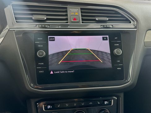 Used 2021 Volkswagen Tiguan SE w/ Panoramic Sunroof Package FWD image 21