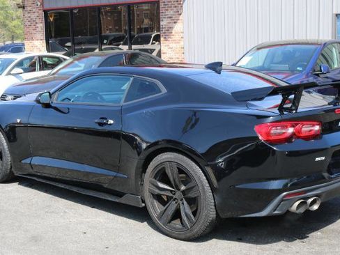 Used 2021 Chevrolet Camaro LT RWD image 5