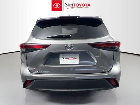 Used 2025 Toyota Highlander XLE image 5