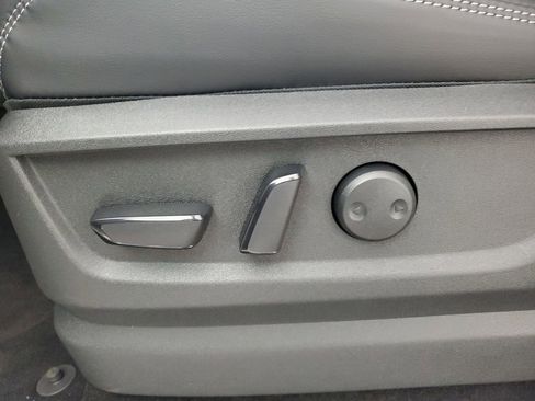 New 2026 Nissan Armada SL w/ Captain's Chari Seat Package image 30