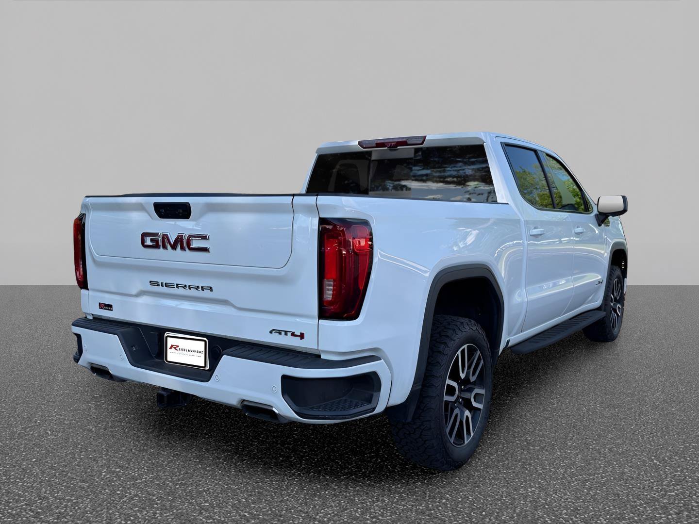 Certified 2022 GMC Sierra 1500 AT4 w/ AT4 Premium Package AWD/4WD image 3