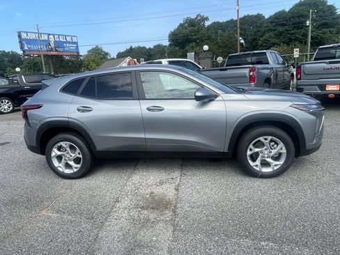 New 2026 Chevrolet Trax LS w/ LS Convenience Package FWD image 2