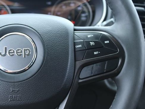 Used 2022 Jeep Cherokee Trailhawk AWD/4WD image 16