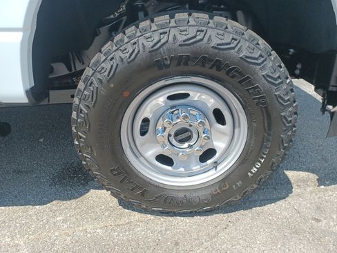 New 2026 Ford F250 XL w/ XL Off-Road Package image 10