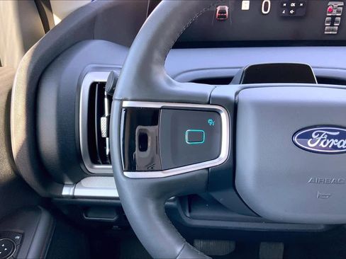 Certified 2025 Ford Expedition Active image 24