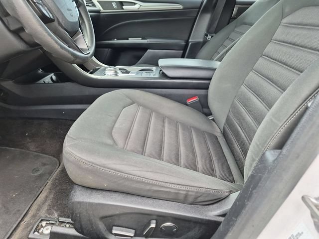 Used 2017 Ford Fusion SE FWD image 18