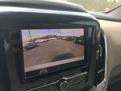 Used 2023 Chevrolet Traverse LS image 16