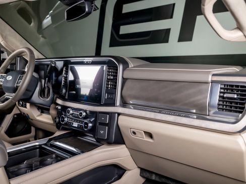 Used 2026 Ford F450 Platinum w/ Platinum Plus Package image 29