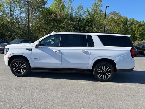 Used 2023 GMC Yukon XL AT4 w/ AT4 Premium Package image 4