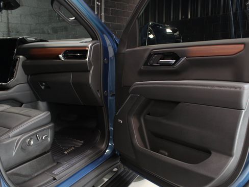 Used 2025 GMC Yukon Denali w/ Denali Reserve Package AWD/4WD image 34