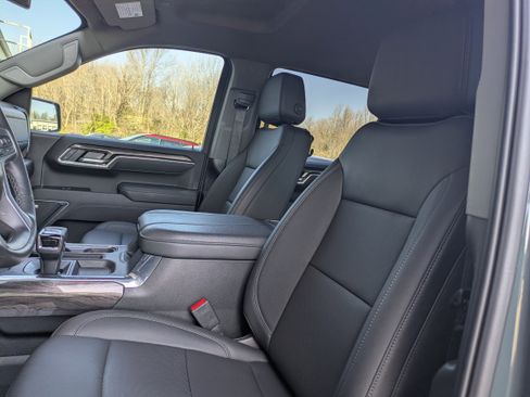 Used 2025 Chevrolet Silverado 1500 LTZ image 11