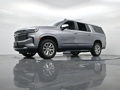 Used 2024 Chevrolet Suburban Premier AWD/4WD image 40