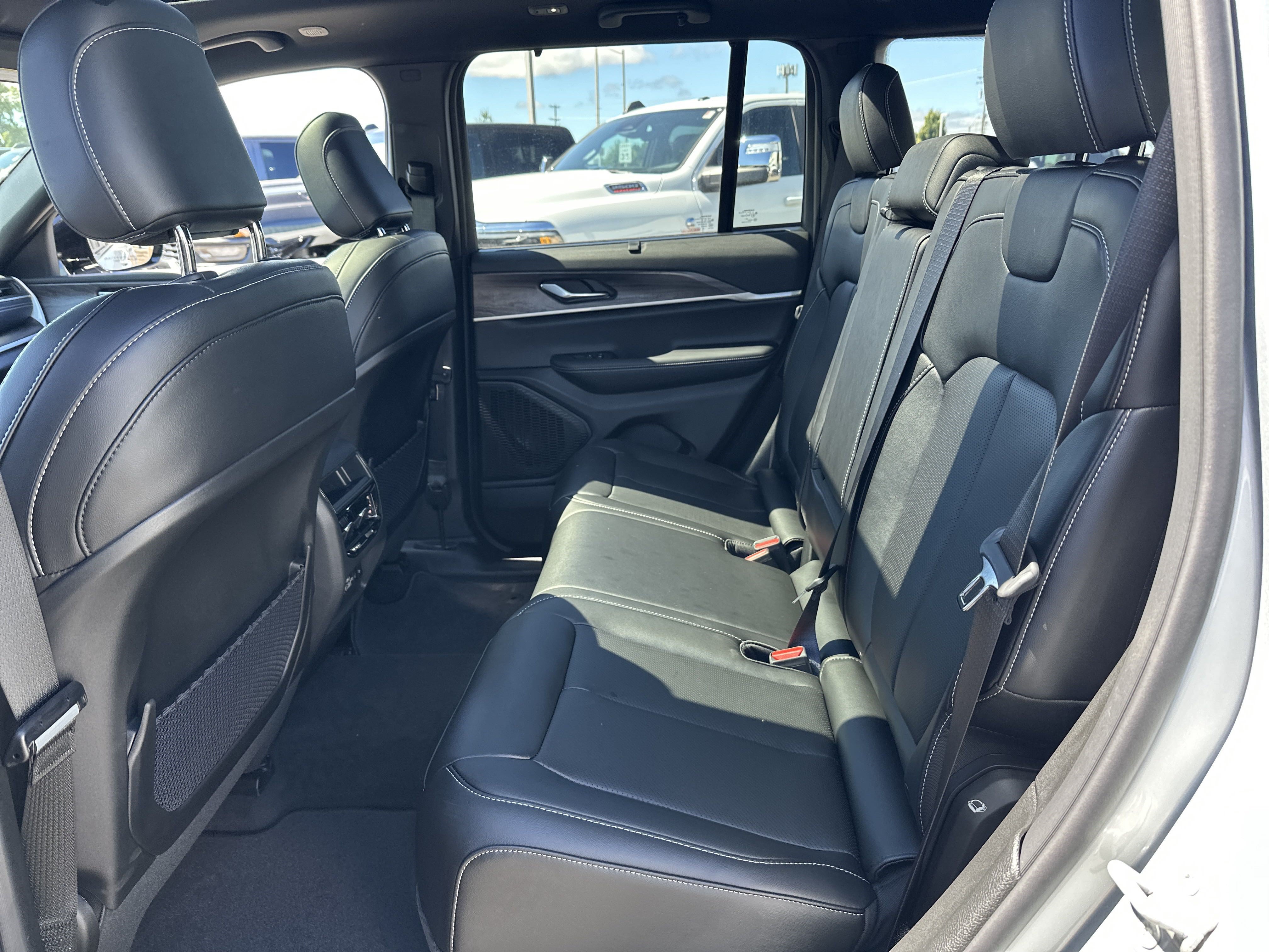 New 2025 Jeep Grand Cherokee Limited w/ Luxury Tech Group II AWD/4WD image 12