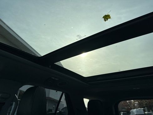 Used 2023 Ford Explorer Limited w/ Limited Technology Package image 30