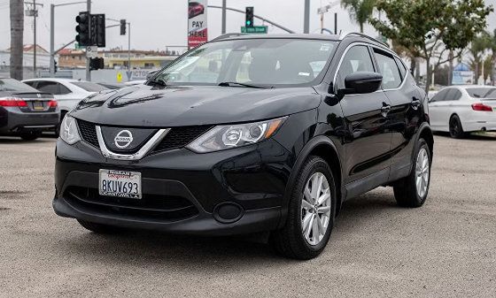 Used 2019 Nissan Rogue Sport SV FWD image 2