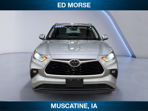 Used 2021 Toyota Highlander XLE AWD/4WD image 8