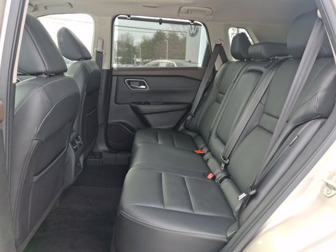 Used 2021 Nissan Rogue SL w/ Premium Package image 11