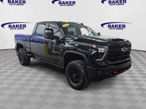 Used 2025 Chevrolet Silverado 2500 ZR2 w/ Technology Package image 3