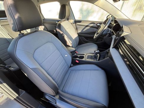 Used 2025 Volkswagen Jetta SE image 36