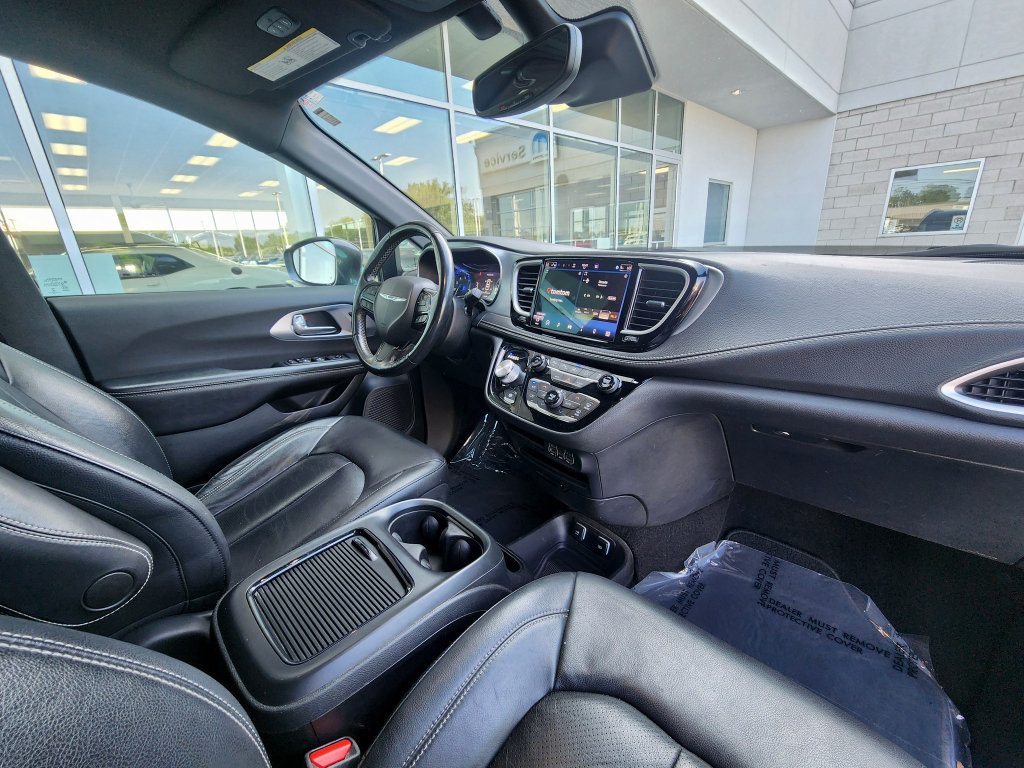 Used 2021 Chrysler Pacifica Touring-L w/ Premium & Safety Sphere Group FWD image 40